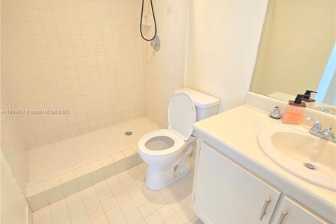 Снять в аренду кондоминиум в Хайалиа, Флорида 2 спальни, 80.82м2, № 1945360 - фото 9