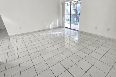 Снять в аренду кондоминиум в Хайалиа, Флорида 2 спальни, 80.82м2, № 1945360 - фото 4