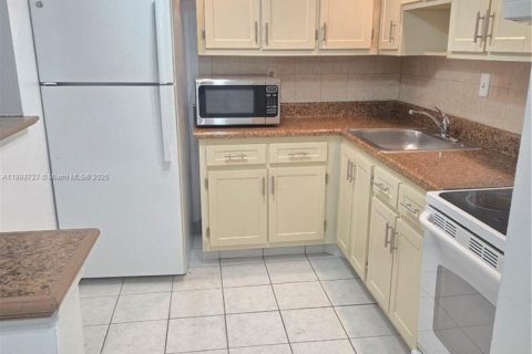 Снять в аренду кондоминиум в Хайалиа, Флорида 2 спальни, 80.82м2, № 1945360 - фото 5