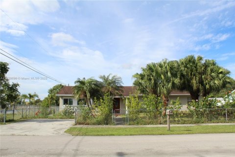 Villa ou maison à vendre à Florida City, Floride: 4 chambres, 140.65 m2 № 1825601 - photo 1