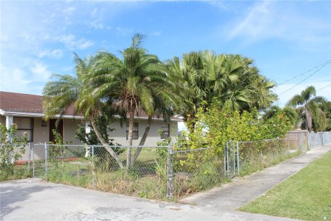 Villa ou maison à vendre à Florida City, Floride: 4 chambres, 140.65 m2 № 1825601 - photo 5