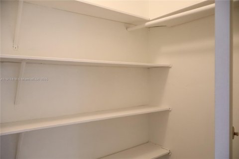 Copropriété à louer à North Miami, Floride: 2 chambres, 75.72 m2 № 1967976 - photo 6