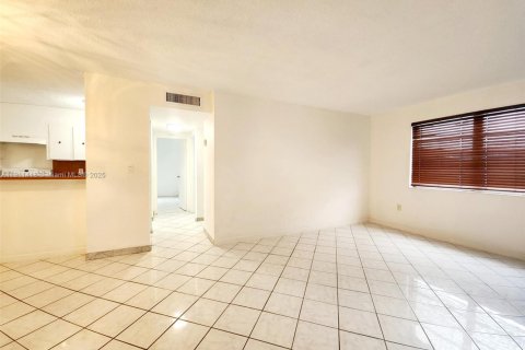 Copropriété à louer à North Miami, Floride: 2 chambres, 75.72 m2 № 1967976 - photo 3