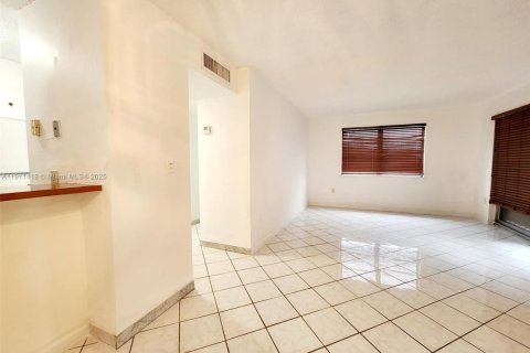 Copropriété à louer à North Miami, Floride: 2 chambres, 75.72 m2 № 1967976 - photo 4