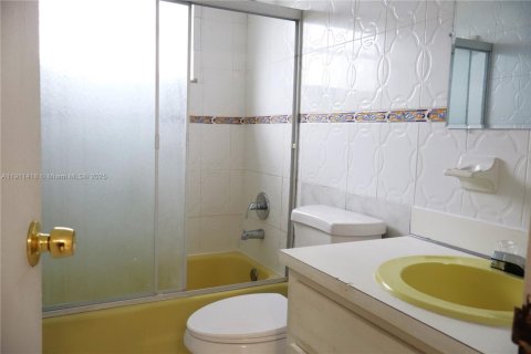 Copropriété à louer à North Miami, Floride: 2 chambres, 75.72 m2 № 1967976 - photo 9