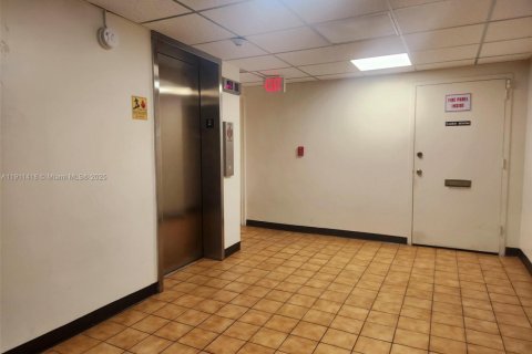 Copropriété à louer à North Miami, Floride: 2 chambres, 75.72 m2 № 1967976 - photo 13