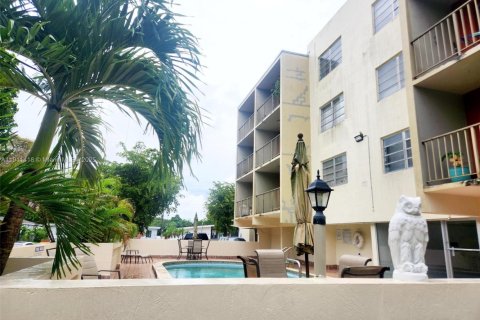 Copropriété à louer à North Miami, Floride: 2 chambres, 75.72 m2 № 1967976 - photo 2