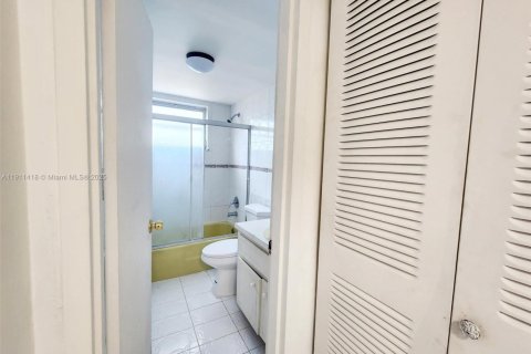Copropriété à louer à North Miami, Floride: 2 chambres, 75.72 m2 № 1967976 - photo 8