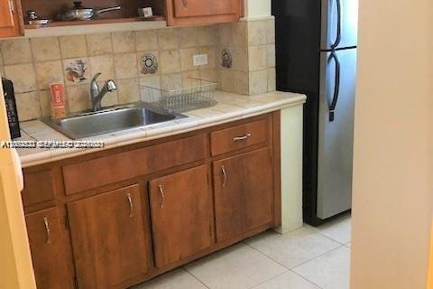 Condo in Coral Gables, Florida, 1 bedroom № 2254828 - photo 9