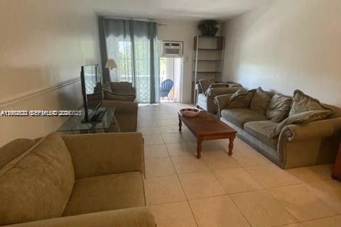 Condo in Coral Gables, Florida, 1 bedroom № 2254828 - photo 3