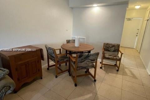 Condo in Coral Gables, Florida, 1 bedroom № 2254828 - photo 6