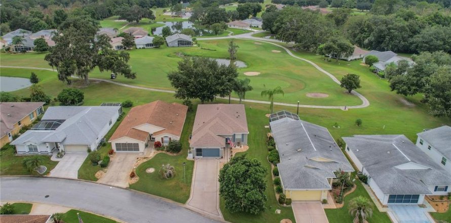 House in Leesburg, Florida 3 bedrooms, 145.3 sq.m. № 1689919
