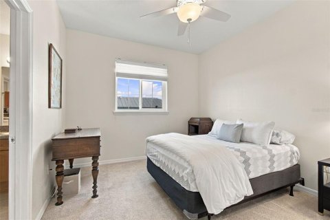 Condo in Saint Petersburg, Florida, 2 bedrooms  № 2379597 - photo 21
