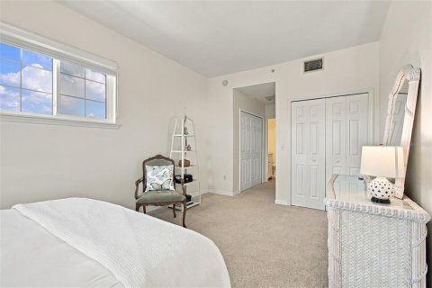 Condo in Saint Petersburg, Florida, 2 bedrooms  № 2379597 - photo 15