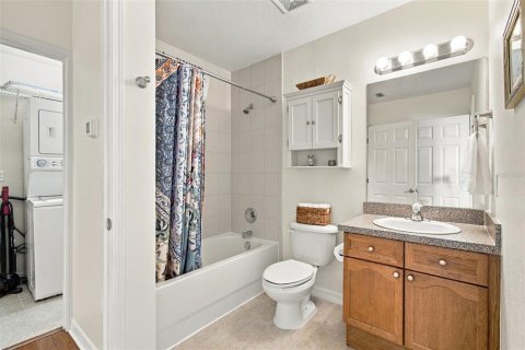 Condo in Saint Petersburg, Florida, 2 bedrooms  № 2379597 - photo 23