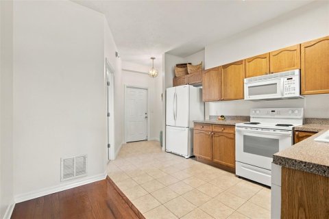 Condo in Saint Petersburg, Florida, 2 bedrooms  № 2379597 - photo 20