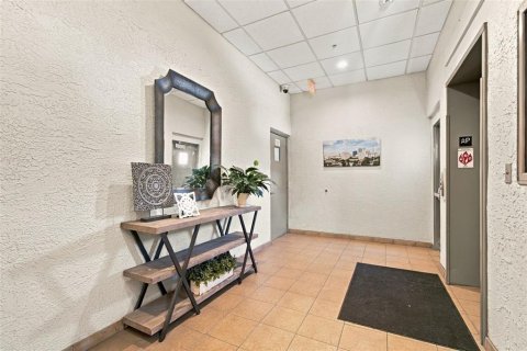 Condo in Saint Petersburg, Florida, 2 bedrooms  № 2379597 - photo 2