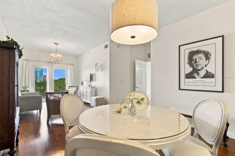 Condo in Saint Petersburg, Florida, 2 bedrooms  № 2379597 - photo 19