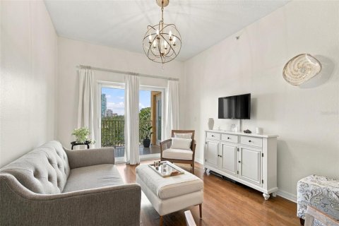 Condo in Saint Petersburg, Florida, 2 bedrooms  № 2379597 - photo 9