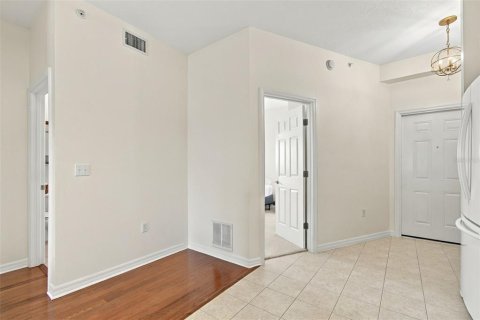 Condo in Saint Petersburg, Florida, 2 bedrooms  № 2379597 - photo 26