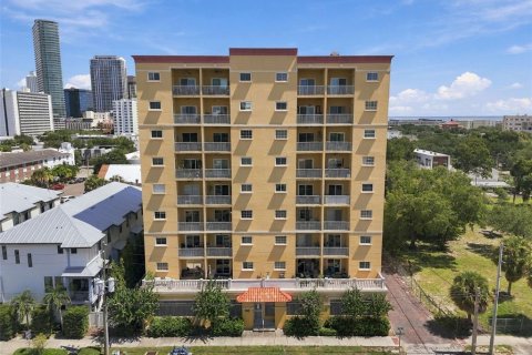 Condo in Saint Petersburg, Florida, 2 bedrooms  № 2379597