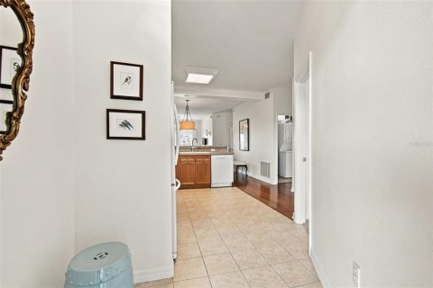 Condo in Saint Petersburg, Florida, 2 bedrooms  № 2379597 - photo 3