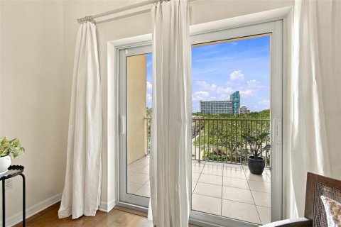 Condo in Saint Petersburg, Florida, 2 bedrooms  № 2379597 - photo 10