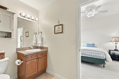 Condo in Saint Petersburg, Florida, 2 bedrooms  № 2379597 - photo 24