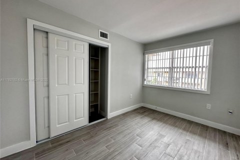 Condo in Miami Gardens, Florida, 2 bedrooms  № 1632804 - photo 21