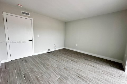 Condo in Miami Gardens, Florida, 2 bedrooms  № 1632804 - photo 26