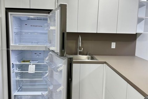 Condo in Miami Gardens, Florida, 2 bedrooms  № 1632804 - photo 2