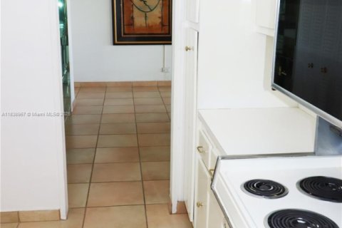 Copropriété à vendre à Miami Beach, Floride: 2 chambres, 119.84 m2 № 1825666 - photo 12