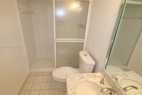 Copropriété à vendre à Miami Beach, Floride: 2 chambres, 119.84 m2 № 1825666 - photo 24