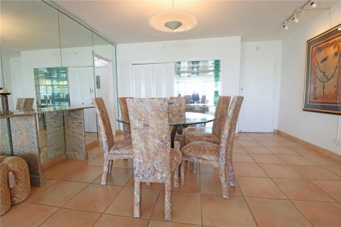 Copropriété à vendre à Miami Beach, Floride: 2 chambres, 119.84 m2 № 1825666 - photo 15