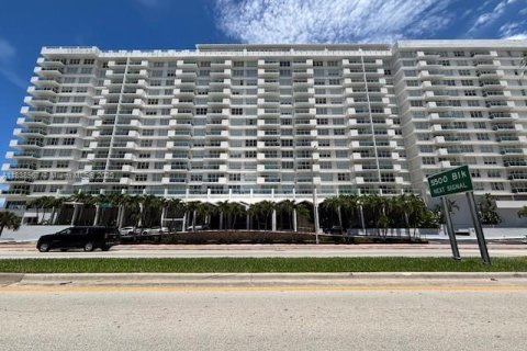 Copropriété à vendre à Miami Beach, Floride: 2 chambres, 119.84 m2 № 1825666 - photo 2