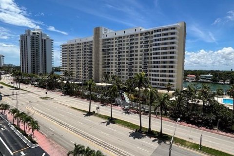 Copropriété à vendre à Miami Beach, Floride: 2 chambres, 119.84 m2 № 1825666 - photo 3