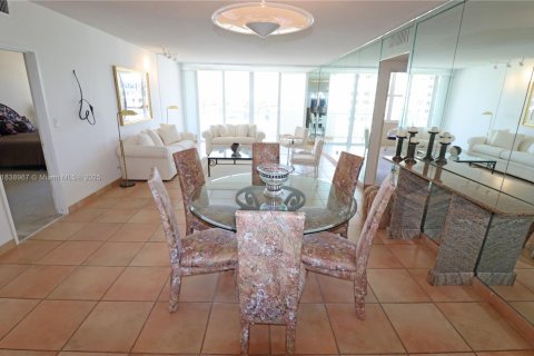 Copropriété à vendre à Miami Beach, Floride: 2 chambres, 119.84 m2 № 1825666 - photo 13