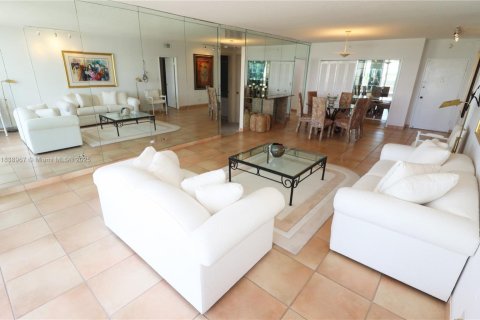 Copropriété à vendre à Miami Beach, Floride: 2 chambres, 119.84 m2 № 1825666 - photo 18
