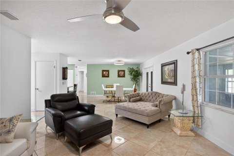 House in Palm Coast, Florida 3 bedrooms, 150.5 sq.m. № 2156633 - photo 8