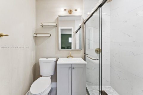 House in Hallandale Beach, Florida 3 bedrooms, 161.65 sq.m. № 1794374 - photo 18