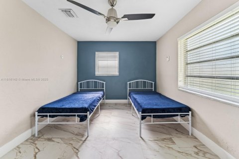 House in Hallandale Beach, Florida 3 bedrooms, 161.65 sq.m. № 1794374 - photo 22
