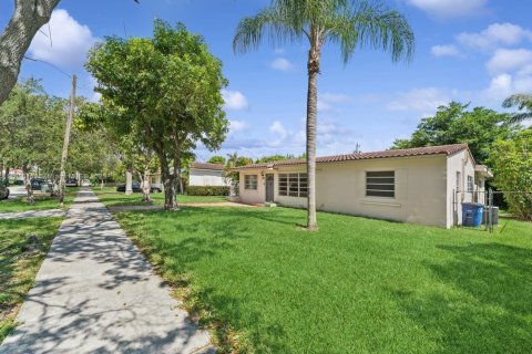 House in Hallandale Beach, Florida 3 bedrooms, 161.65 sq.m. № 1794374 - photo 3