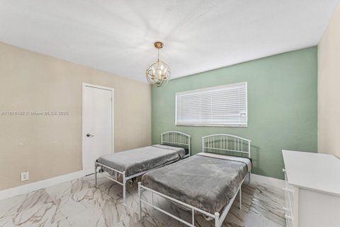 House in Hallandale Beach, Florida 3 bedrooms, 161.65 sq.m. № 1794374 - photo 19