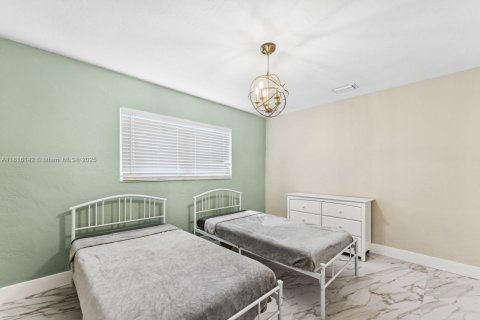 House in Hallandale Beach, Florida 3 bedrooms, 161.65 sq.m. № 1794374 - photo 20
