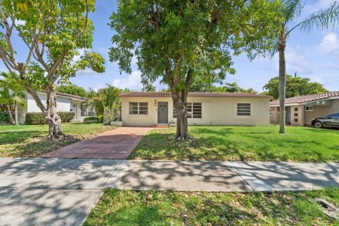 House in Hallandale Beach, Florida 3 bedrooms, 161.65 sq.m. № 1794374 - photo 2