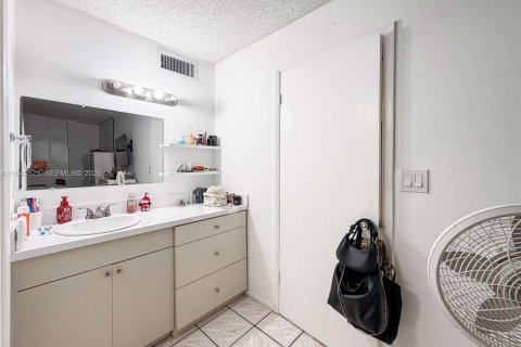 Condominio en venta en Miami, Florida, 2 dormitorios, 74.32 m2 № 2007705 - foto 17