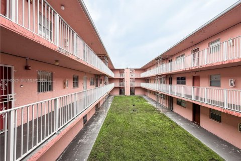 Condominio en Miami, Florida, 2 dormitorios  № 2007705