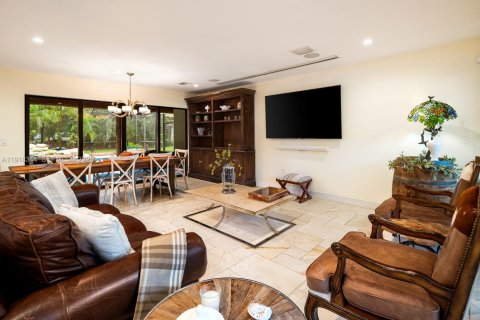 Casa en venta en Miami, Florida, 3 dormitorios, 183.02 m2 № 1983702 - foto 3