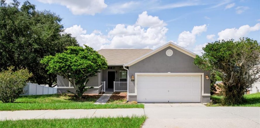 House in Clermont, Florida 3 bedrooms, 147.81 sq.m. № 2393696