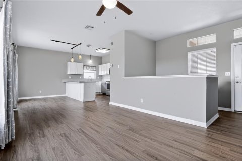House in Clermont, Florida 3 bedrooms, 147.81 sq.m. № 2393696 - photo 3